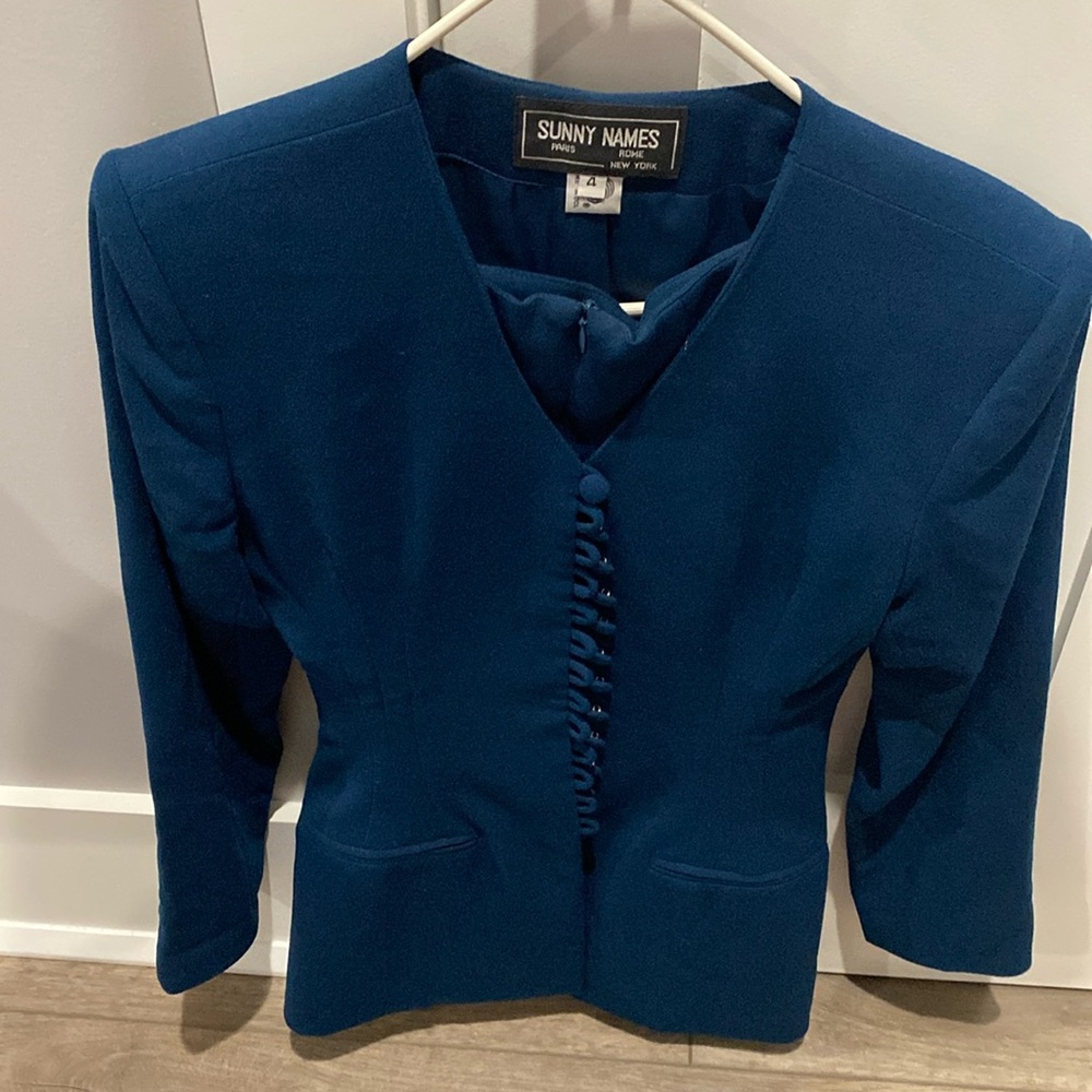 Beautiful like new woman’s 2 piece suit